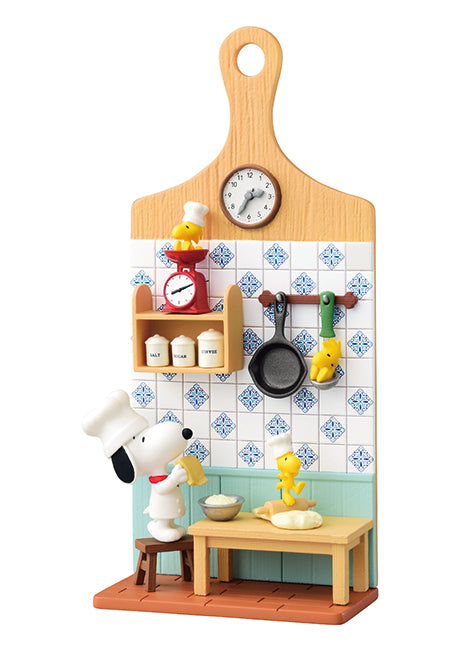 Re-Ment Peanuts Snoopy Miniature Board Blind Box Figure Collection.